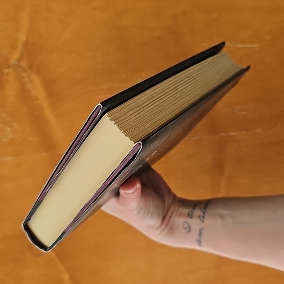 Three Dark Crowns & One Dark Throne Hardback Young Adult Books - Picture 3 of 10